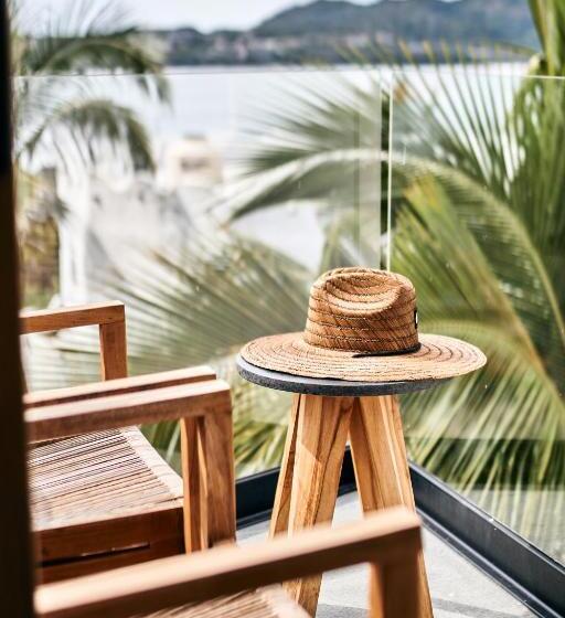 اتاق لوکس با چشمانداز دریا, Basalto