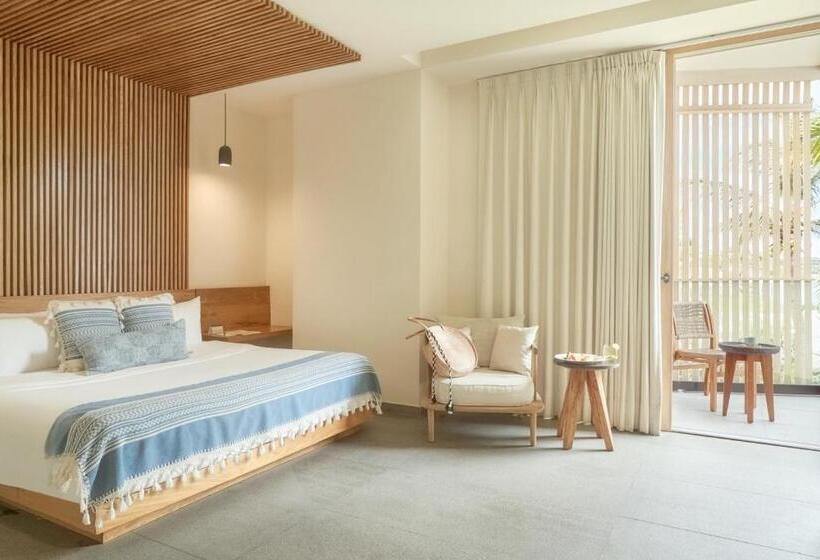 اتاق لوکس با چشمانداز دریا, Basalto