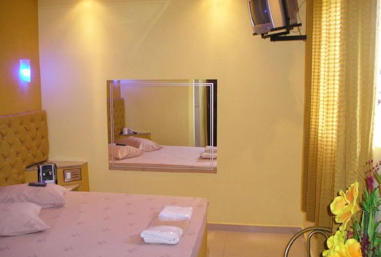 スタンダードルーム, Motel Red Love