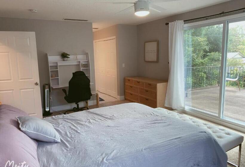 غرفة إقتصادية, A Home Away From Home