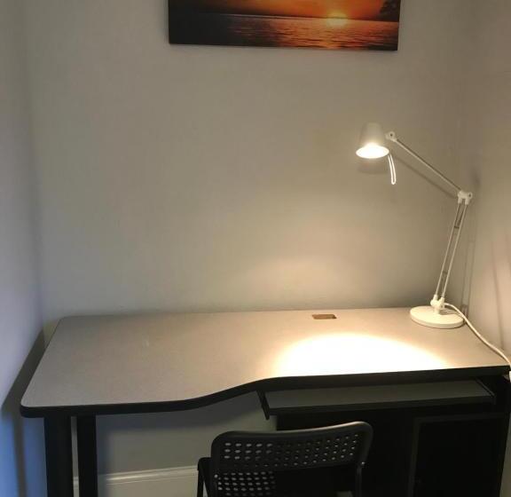 غرفة قياسية فردية, A Home Away From Home