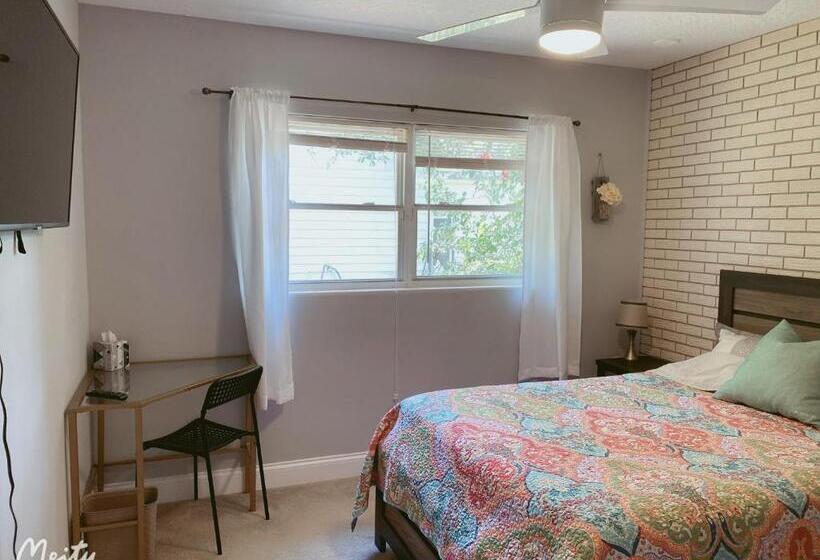 غرفة إقتصادية فردية, A Home Away From Home