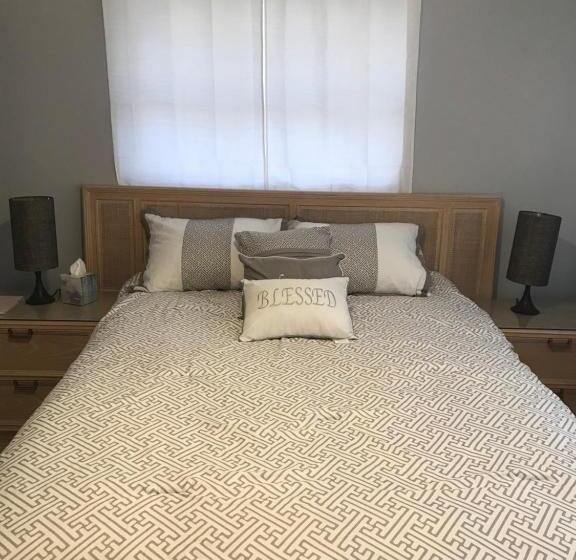 غرفة ديلوكس, A Home Away From Home