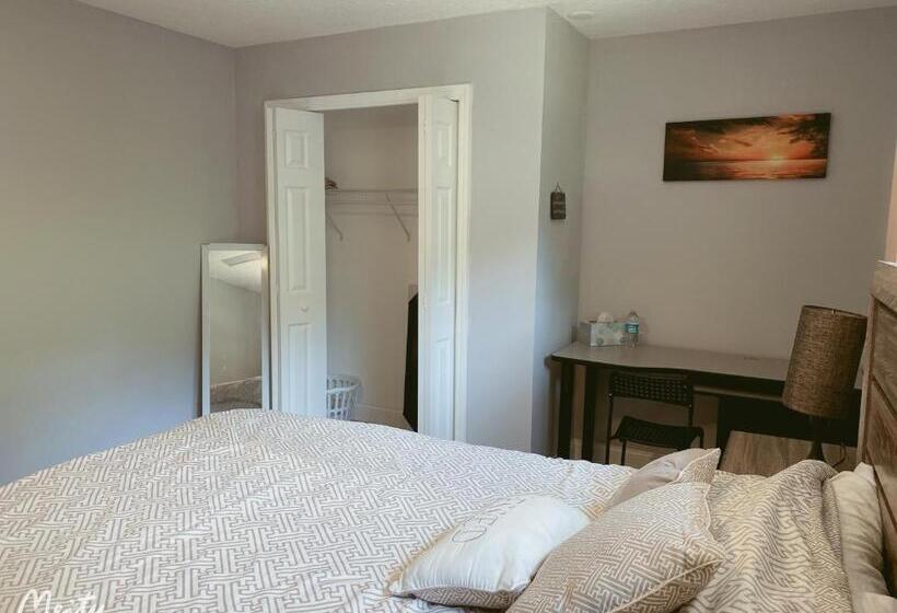 غرفة ديلوكس, A Home Away From Home