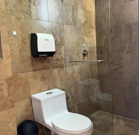اتاق راحتی سه تخته, Hostal Camil