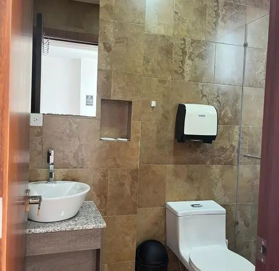 اتاق راحتی سه تخته, Hostal Camil