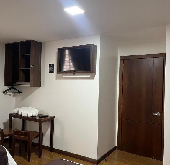 Номер Стандарт Трехместный, Hostal Camil