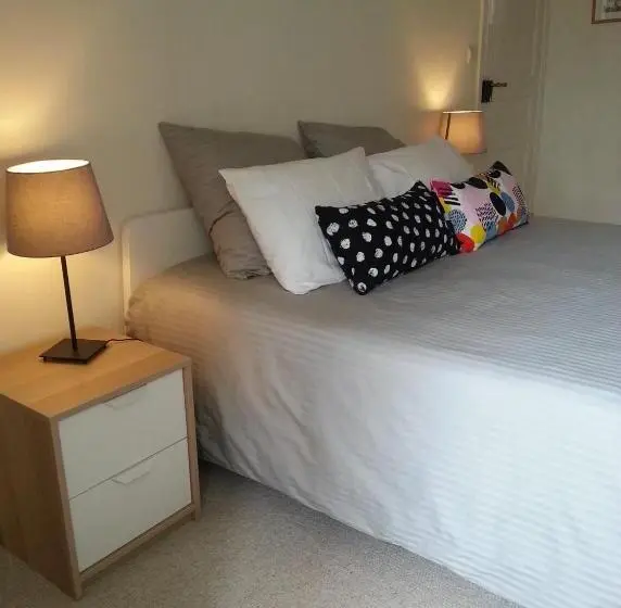 Standard Room King Size Bed, Mirabelle