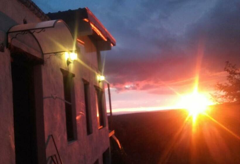 جناح مزود بجاكوزى, Refugio: El Llamado