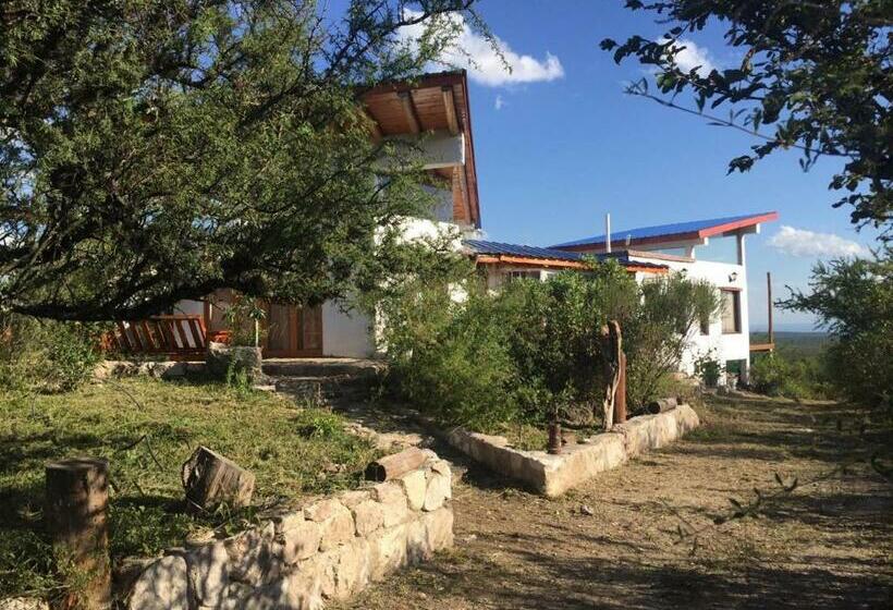 غرفة إدارية ثلاثية, Refugio: El Llamado