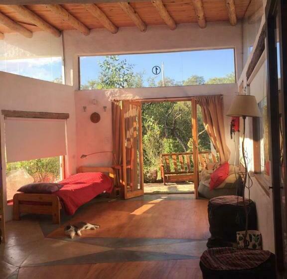 غرفة إدارية ثلاثية, Refugio: El Llamado