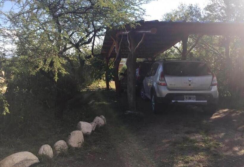 غرفة إدارية ثلاثية, Refugio: El Llamado