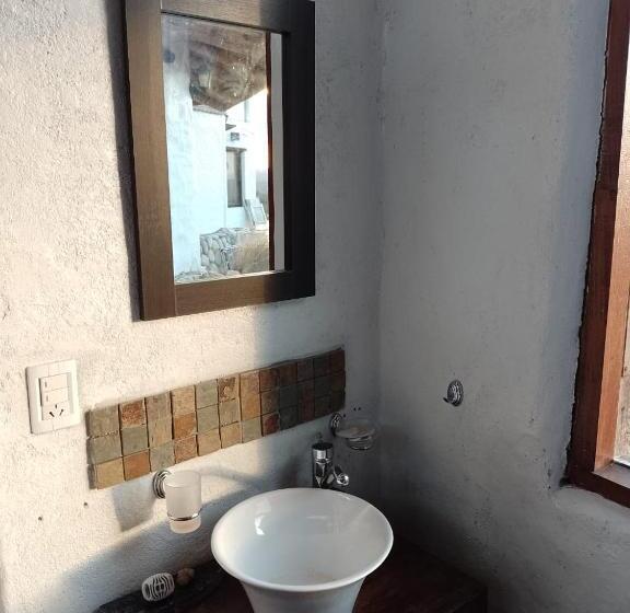 غرفة ديلوكس, Refugio: El Llamado