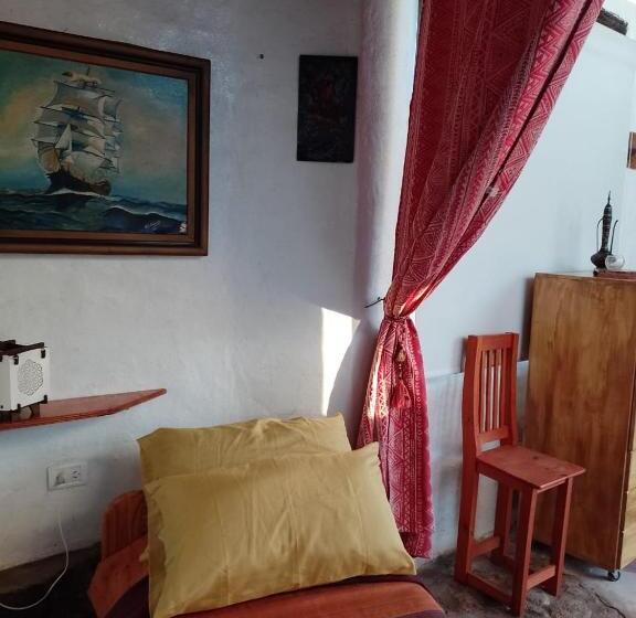 غرفة ديلوكس, Refugio: El Llamado