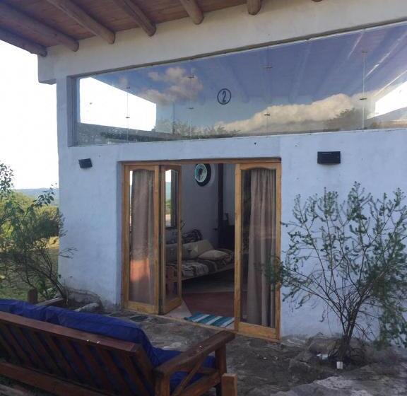 غرفة ديلوكس, Refugio: El Llamado