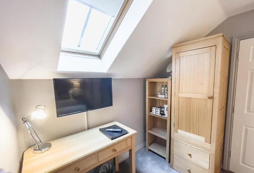 Номер Стандарт, The County