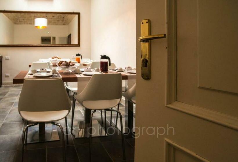 스위트 킹사이즈 침대, La Dimora Del Falconiere   Luxury Suites