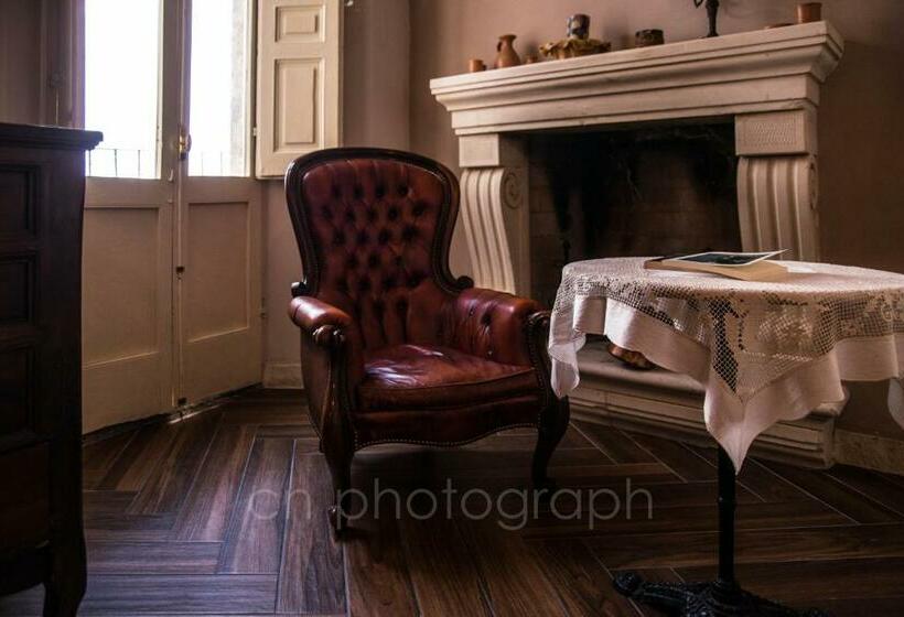 스위트 킹사이즈 침대, La Dimora Del Falconiere   Luxury Suites