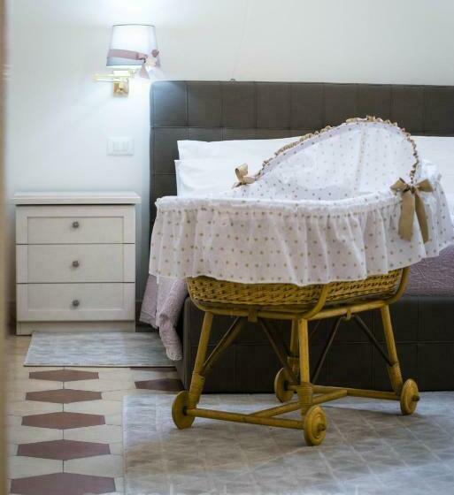 스위트 킹사이즈 침대, La Dimora Del Falconiere   Luxury Suites