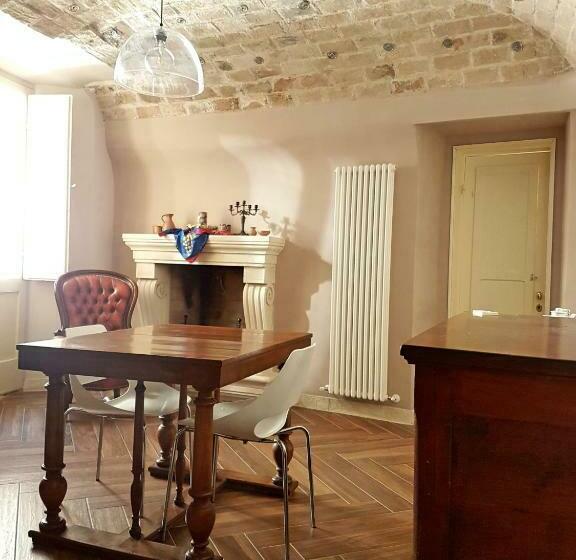 스위트 킹사이즈 침대, La Dimora Del Falconiere   Luxury Suites