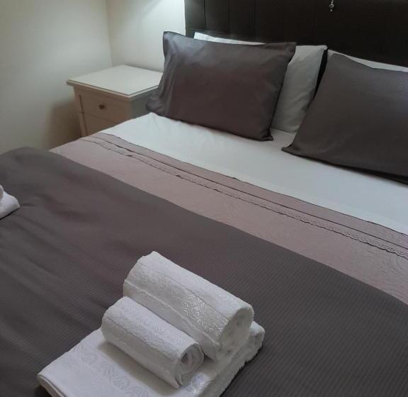 스위트 킹사이즈 침대, La Dimora Del Falconiere   Luxury Suites