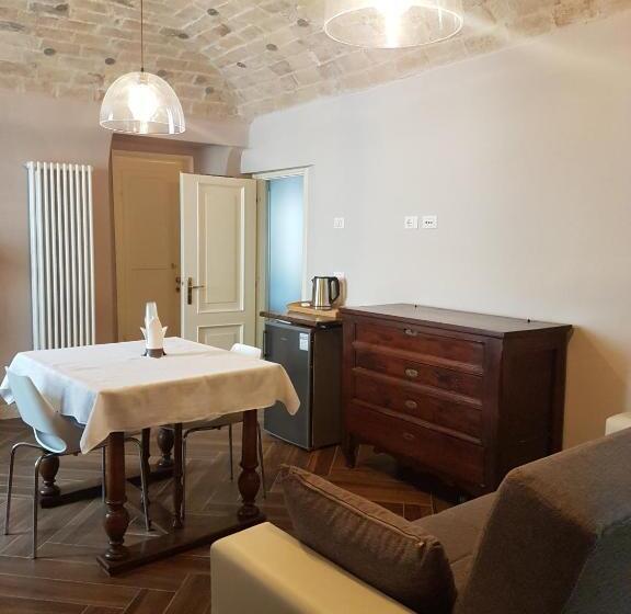 스위트 킹사이즈 침대, La Dimora Del Falconiere   Luxury Suites