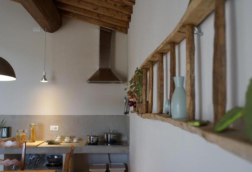 شقة غرفة واحدة, Marrucheti 82