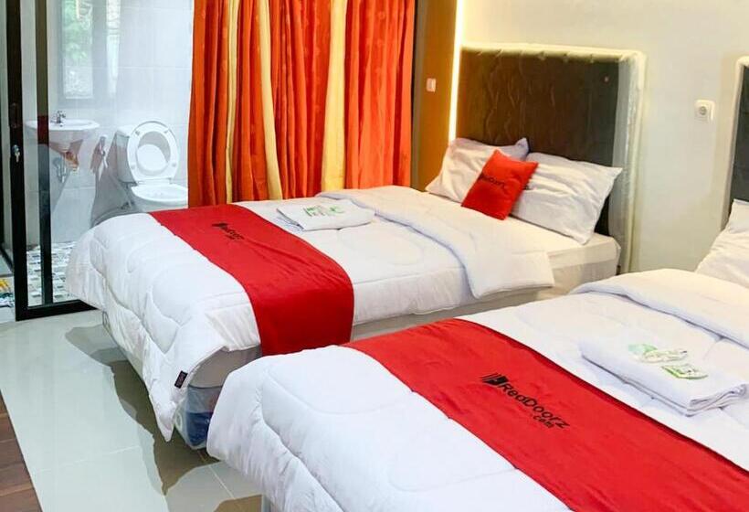 Семейный Номер, Reddoorz Near Museum Gunung Merapi