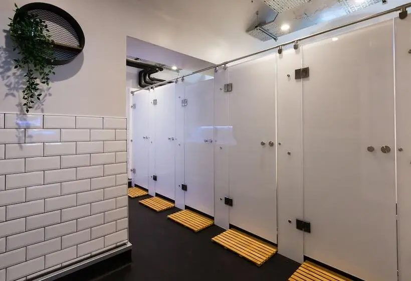 اتاق استاندارد با سرویس بهداشتی مشترک, Code Pod – The Court  Edinburgh