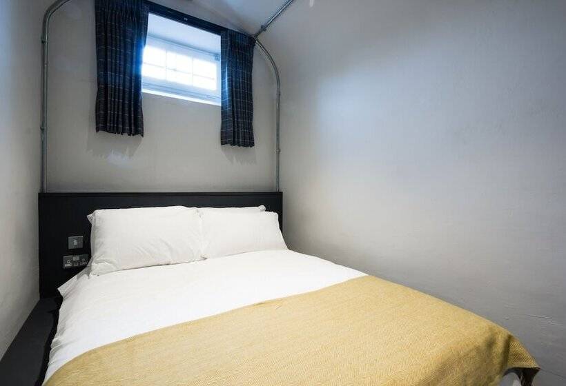 اتاق استاندارد با سرویس بهداشتی مشترک, Code Pod – The Court  Edinburgh