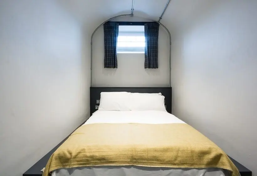 اتاق استاندارد با سرویس بهداشتی مشترک, Code Pod – The Court  Edinburgh