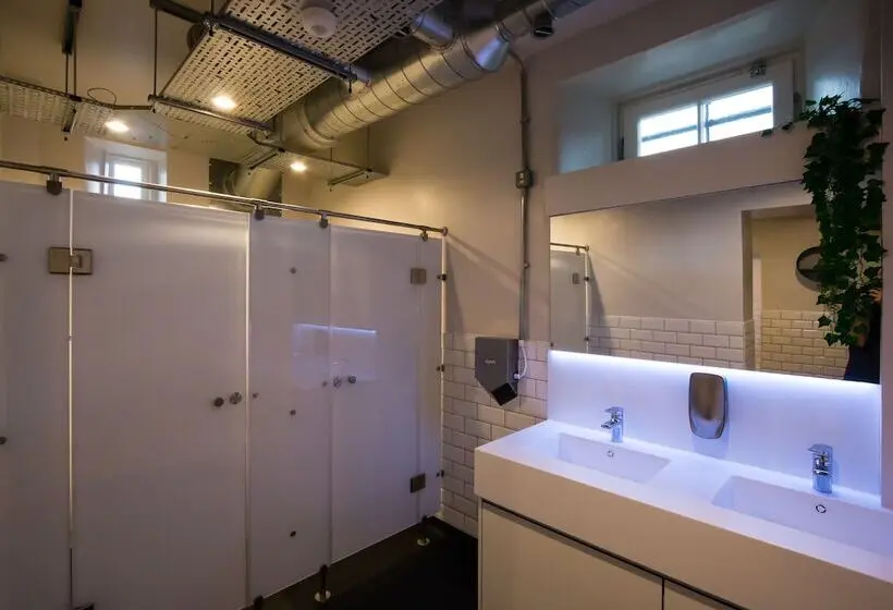 تختخواب در اتاق مشترک, Code Pod – The Court  Edinburgh