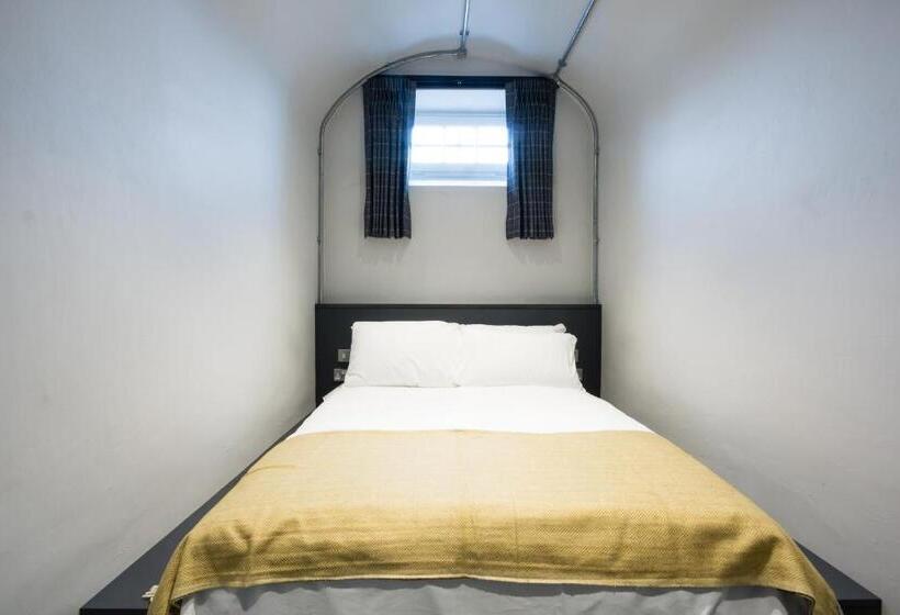 اتاق استاندارد با سرویس بهداشتی مشترک, Code Pod – The Court  Edinburgh