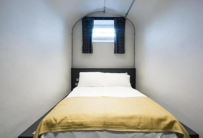 اتاق استاندارد با سرویس بهداشتی مشترک, Code Pod – The Court  Edinburgh