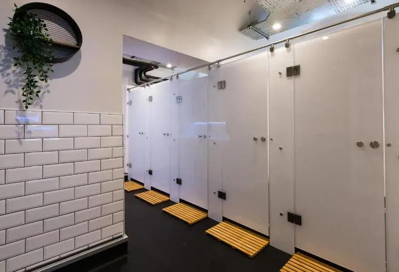 اتاق استاندارد با سرویس بهداشتی مشترک, Code Pod – The Court  Edinburgh