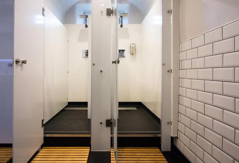 اتاق استاندارد با سرویس بهداشتی مشترک, Code Pod – The Court  Edinburgh