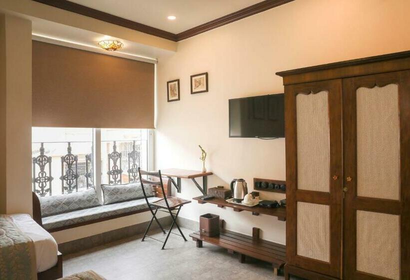 Quarto Estandar, The Mandeville