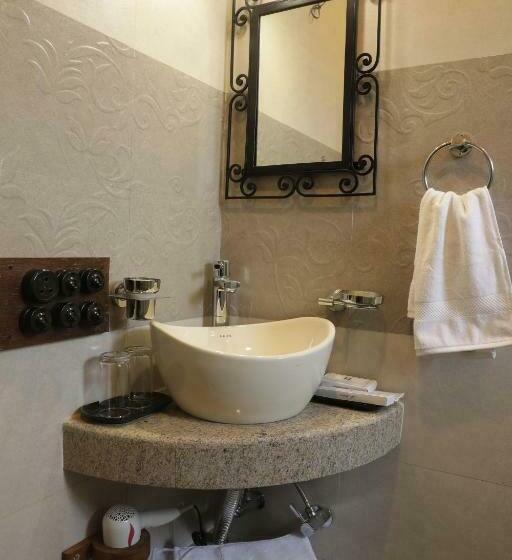 Quarto Estandar, The Mandeville