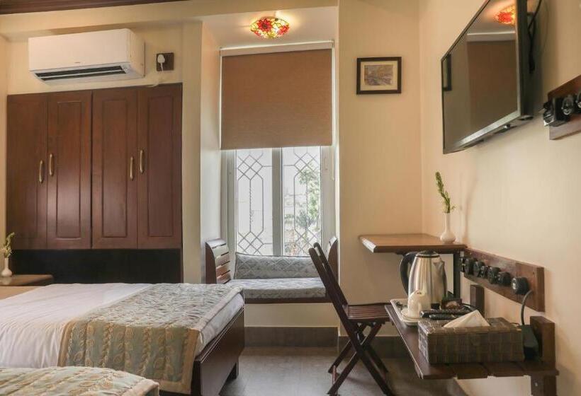 Quarto Estandar, The Mandeville