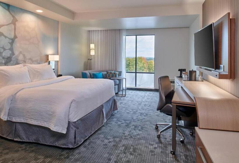 غرفة قياسية سرير كينج, Courtyard By Marriott Petoskey At Victories Square