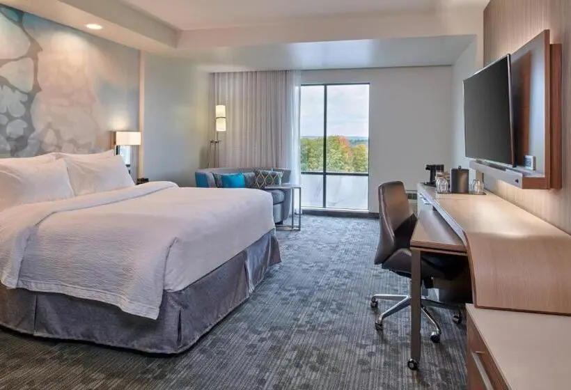 キングサイズベッドのスタンダードルーム, Courtyard By Marriott Petoskey At Victories Square