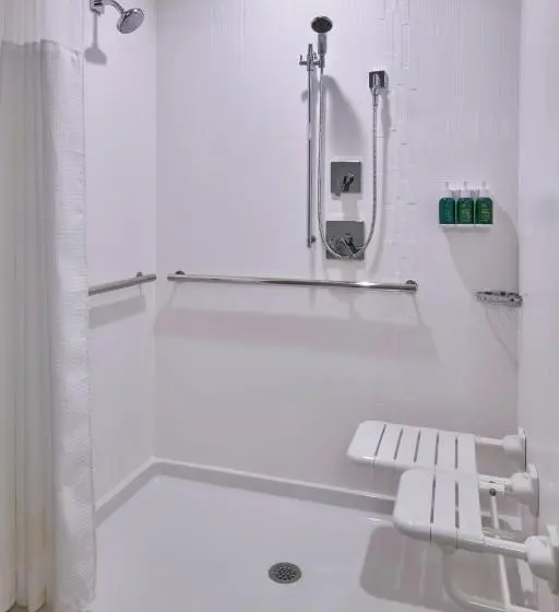 クイーンサイズベッドのスタンダードルーム, Courtyard By Marriott Petoskey At Victories Square