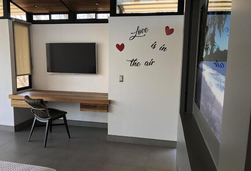 可观山景的小型套房, Pacific Kalokairi  Adults Only