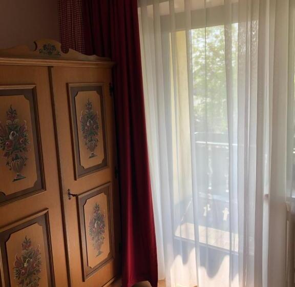 스탠다드 싱글 룸, Pflieger