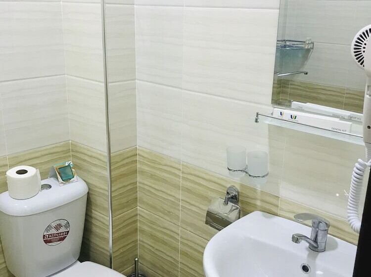 اتاق استاندارد سه نفره, Mira Stay