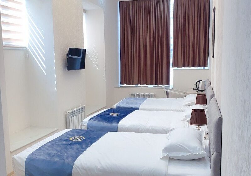 اتاق استاندارد سه نفره, Mira Stay