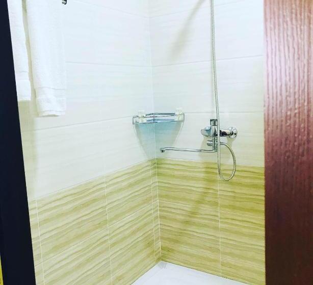 اتاق استاندارد سه نفره, Mira Stay