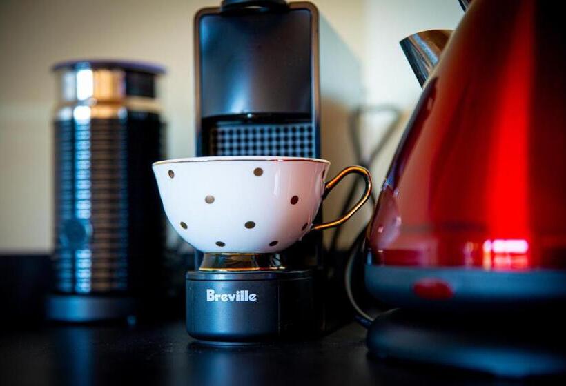 스탠다드 방갈로, Goldfield Suites