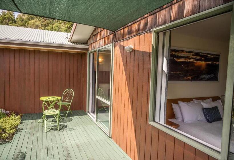 스탠다드 방갈로, Goldfield Suites
