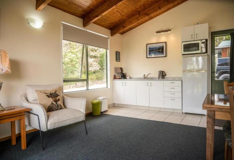 스탠다드 방갈로, Goldfield Suites